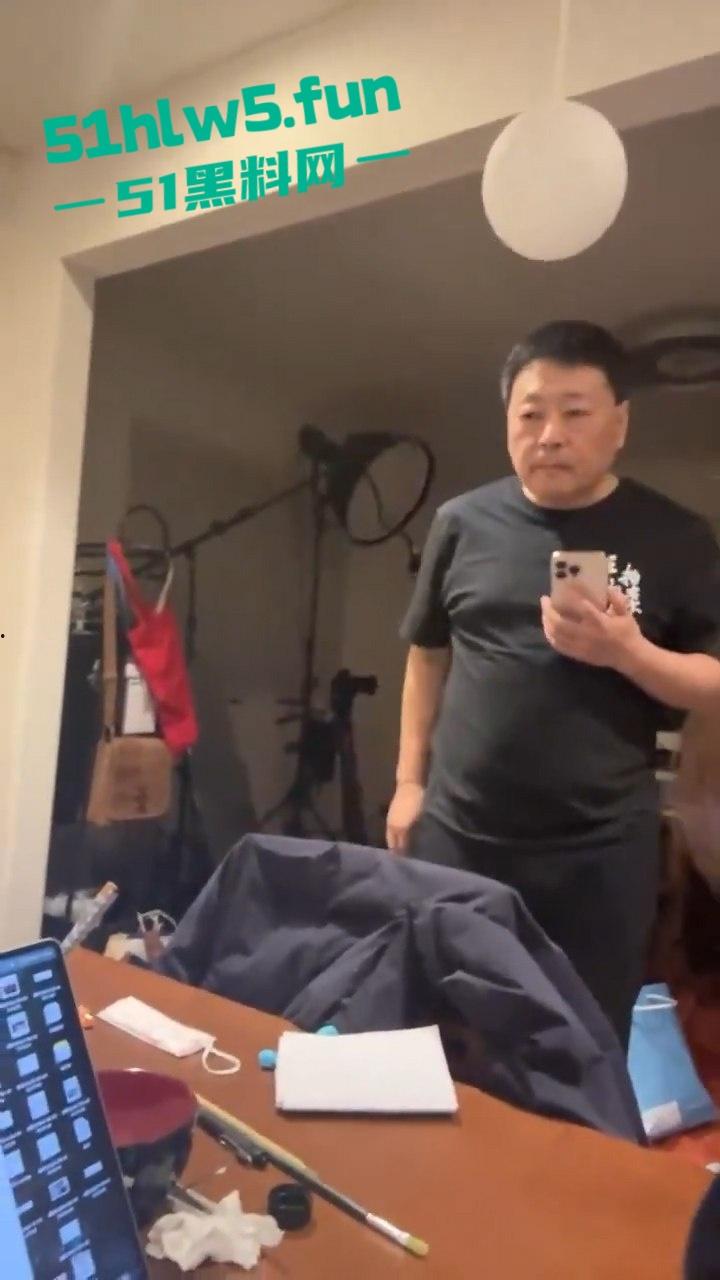 著名网络大v王局【王志安】被其前妻初代网红师太【李汀】直播爆料与日本女三私混生子。-2