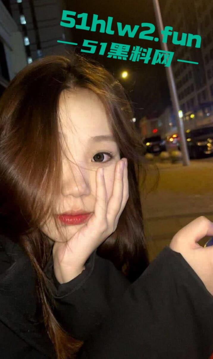 河南职高学生妹【赵娅婷】极品身材性感嫩妹，皮肤白皙巨乳翘臀自慰嫩穴勾引金主被男友曝光。-7