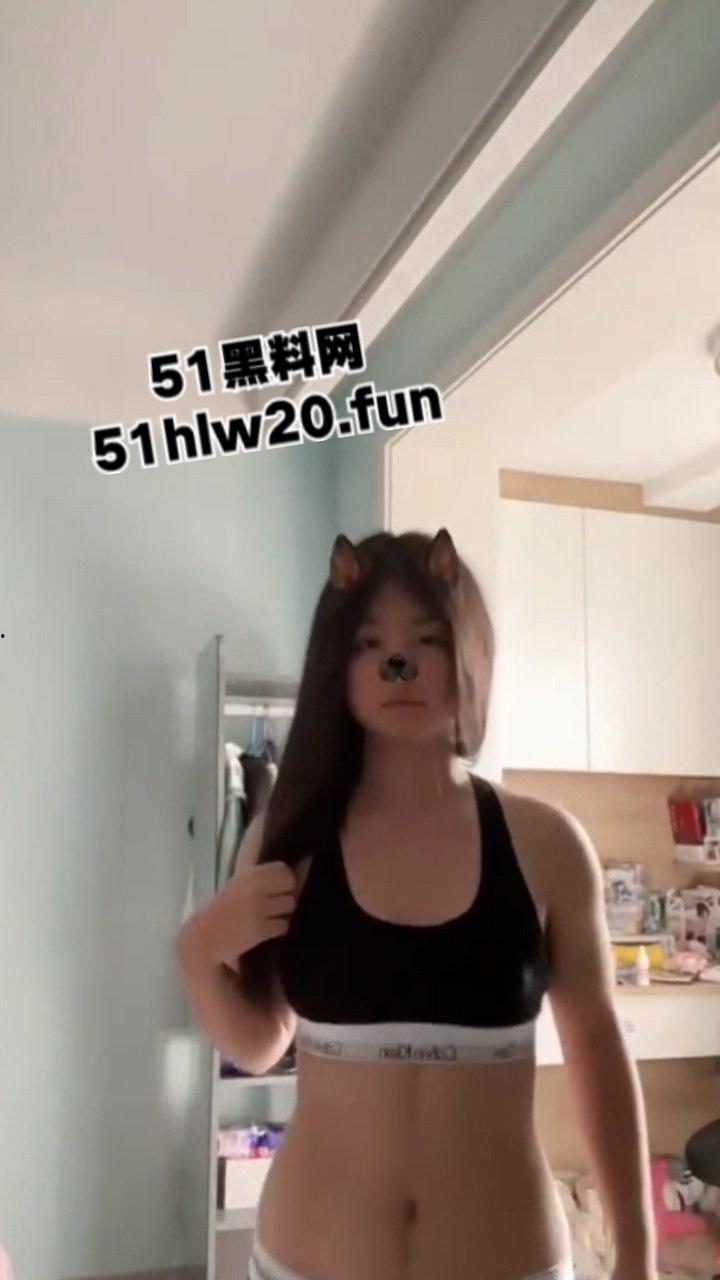 湖南株洲19岁大学生【刘怡婷】反差乖乖女是如何调教成一个淫娃，学生嫩妹中的极度反差！-2