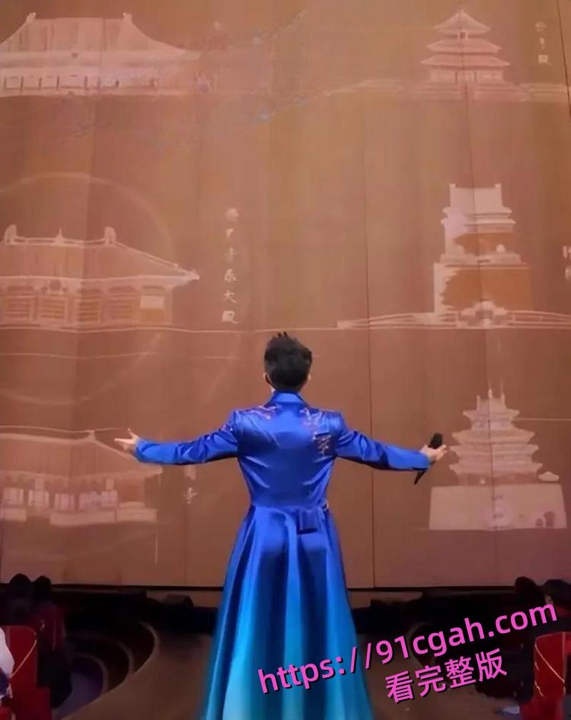 凤凰传奇曾毅彩排照性爱姿势手表登热搜 自曝曾殴打女工作人员点燃舆论火焰！-3