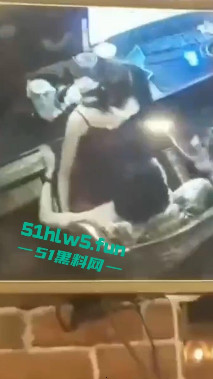 监控实拍！户外激情老玩家大庭广众之下直接啪啪，公共场所直接兽欲大发控制不住发泄。-3