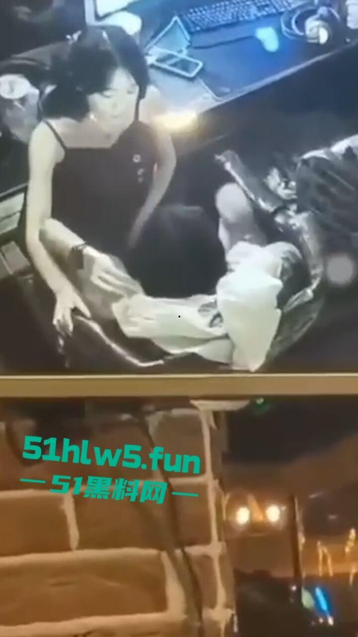 监控实拍！户外激情老玩家大庭广众之下直接啪啪，公共场所直接兽欲大发控制不住发泄。-4