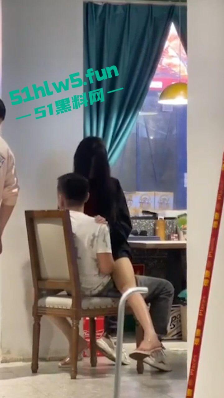 监控实拍！户外激情老玩家大庭广众之下直接啪啪，公共场所直接兽欲大发控制不住发泄。-5