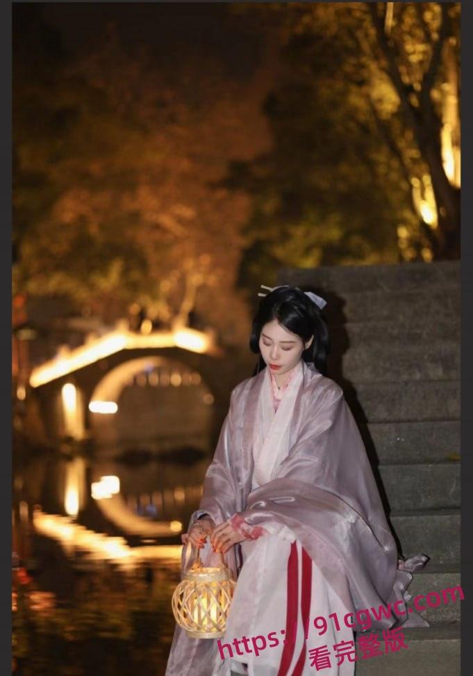 浙江杭州气质女大学生陈绍熙 遭前男友泄密不雅视频 颜值极高随着欲望也极强！-2