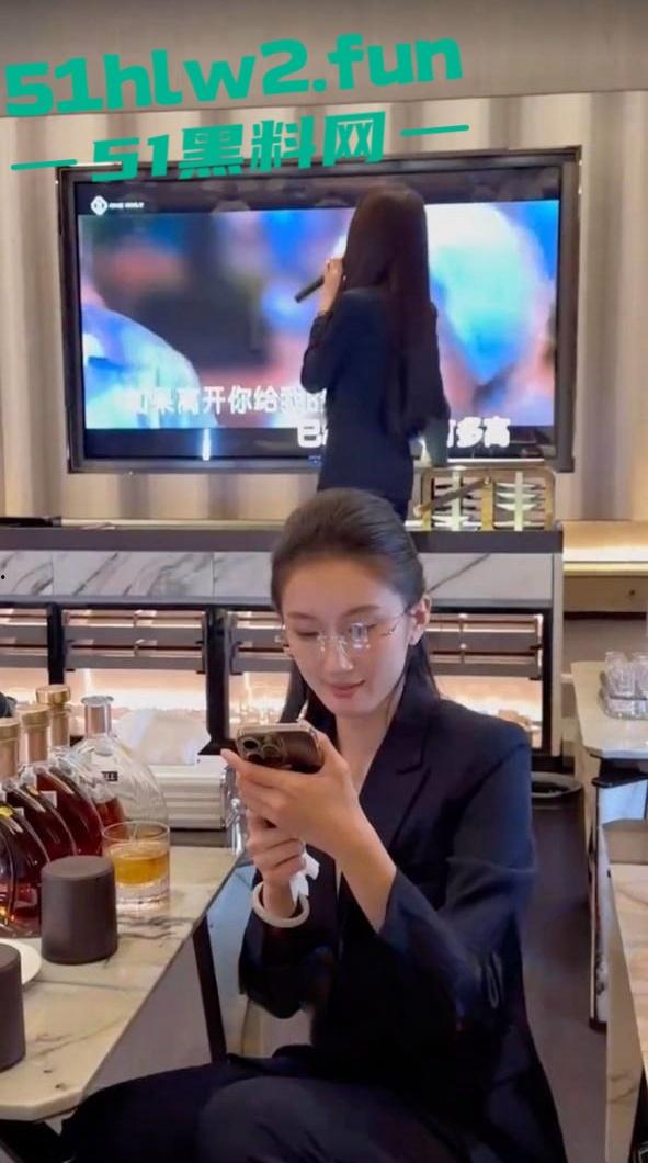 职业装KTV行政小妹你看了吗，带你领略当下最流行的顶级颜值陪酒小妹跪式服务包你满意！-6