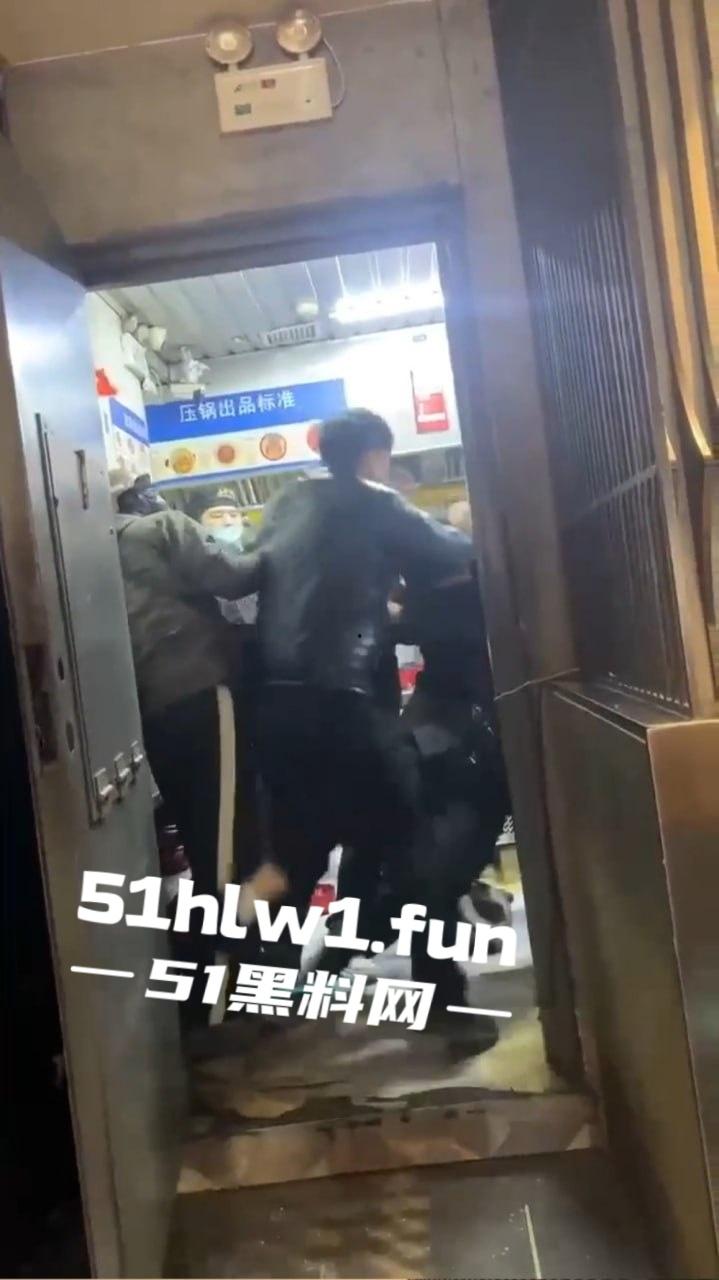 不顺心就干，能干绝不多逼逼，干就完事了快过年了，干完进去吃皇粮，管吃管住还不用操心年货！-4