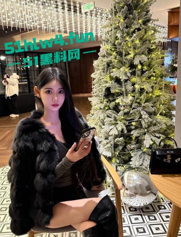 中国传媒学院准校花【抖音美少女】清纯型美女，穿性感黑丝激情啪啪视频遭流出。-9