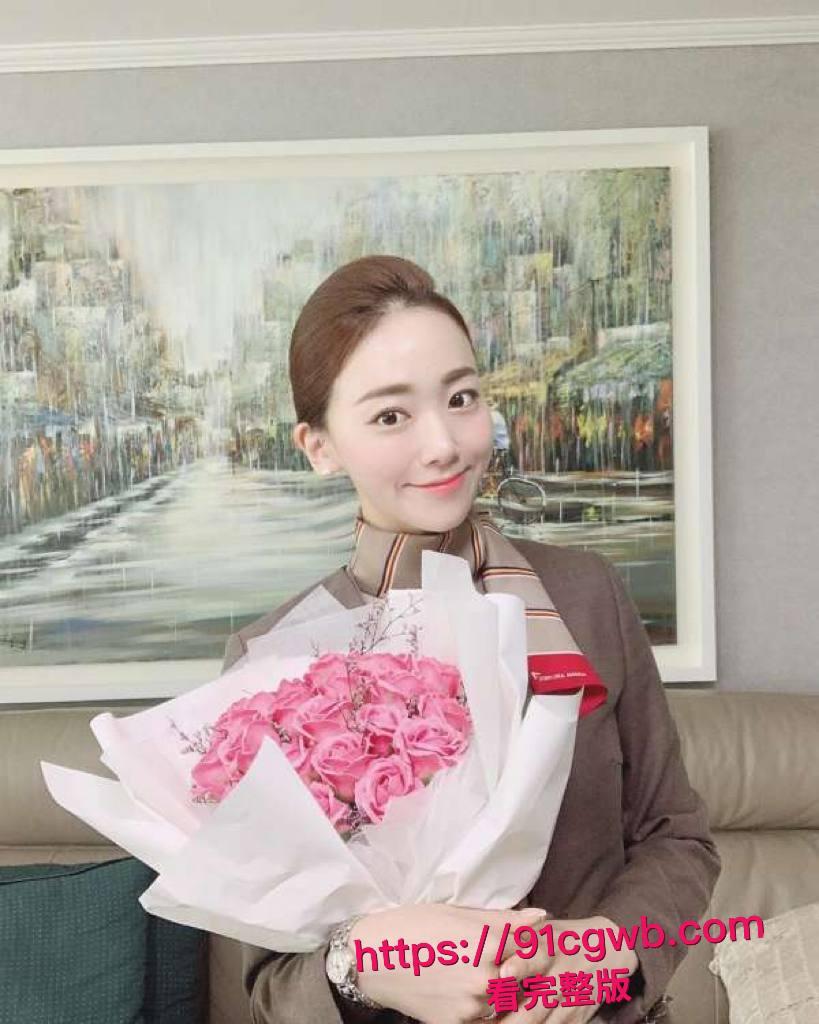 韩国校花空姐为钱跪舔富二代大鸡巴，湿吻缠绵口爆满嘴精液自拍视频泄露，真的是在钞能力面前超听话！-5