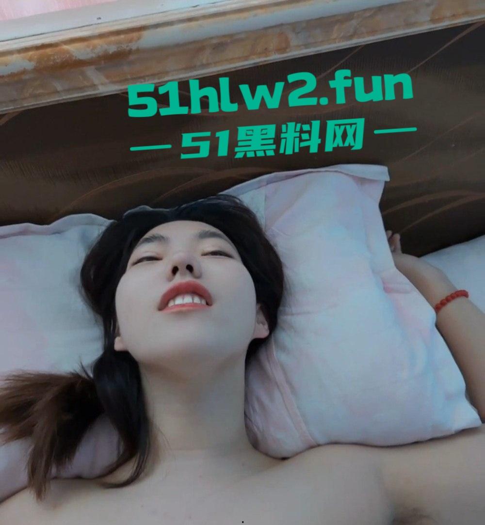 扬州大学骚母狗投稿出圈，JK黑丝无套后入骚气外露，逼脸同框看得粉丝心痒痒！-8