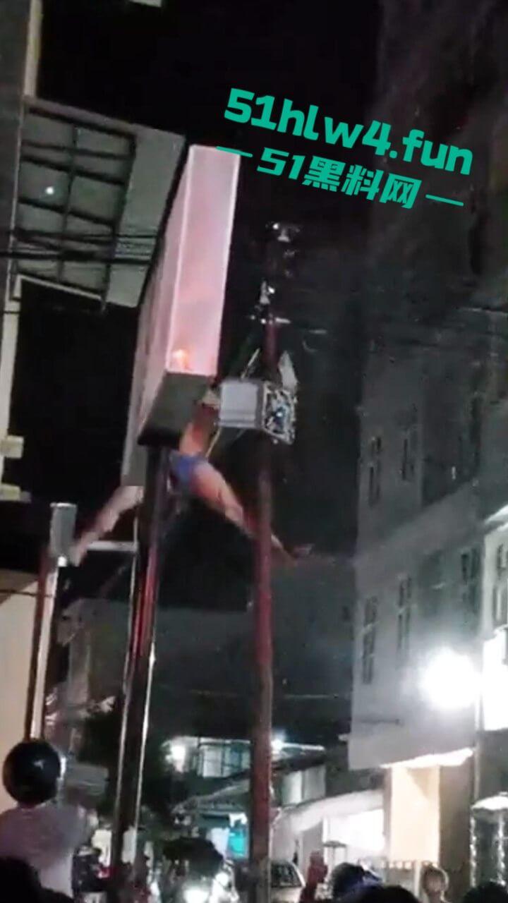 印尼一诈骗公司老板，通过理财诈骗方式骗取当地许多百姓钱财，被抓住后围追堵截，这身手真是了得啊。-2