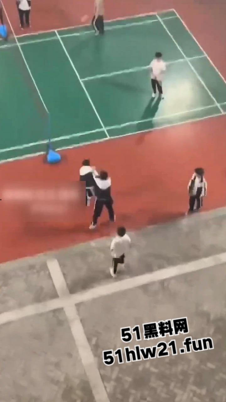 小电影情节照进现实，高中生把同学母亲给操怀孕，儿子知道后直接在学校打起来了！-4