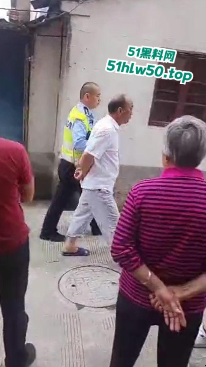 江苏吴江老头嫖娼，鸡巴太大操的太猛导致妓女颅内高潮，引发脑溢血牛结果把田地干坏了！-1