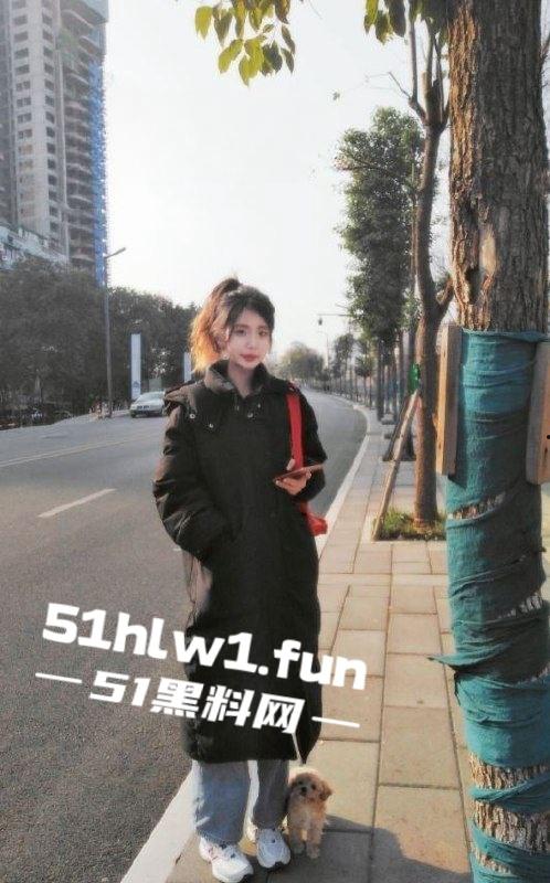 抖音网红【诺崽超甜甜甜】四川母狗被爆不雅行为，连夜删光作品，改名改性别玩消失！-3