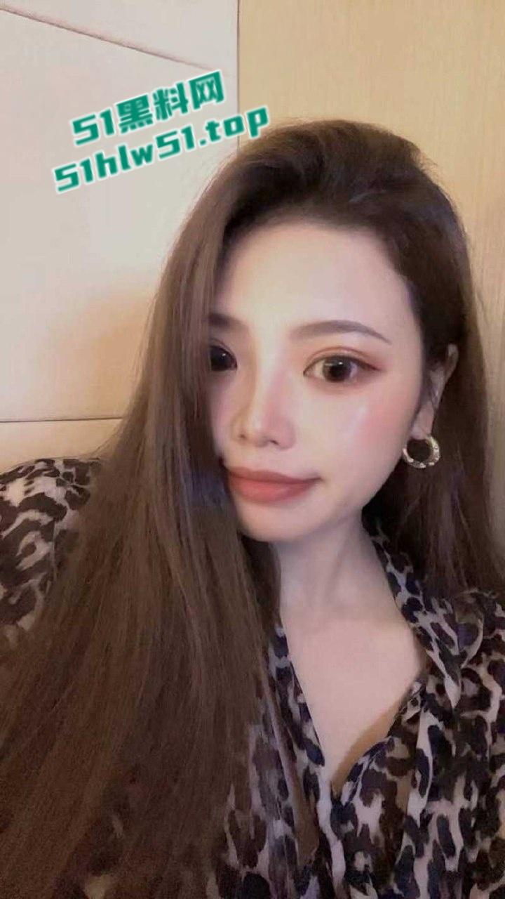 抖音擦边网红俞美丽大尺度视频流出，四川妹子自慰裸拍秀巨乳肥臀绝美身材，敏感易喷水体质爽到爆！-5